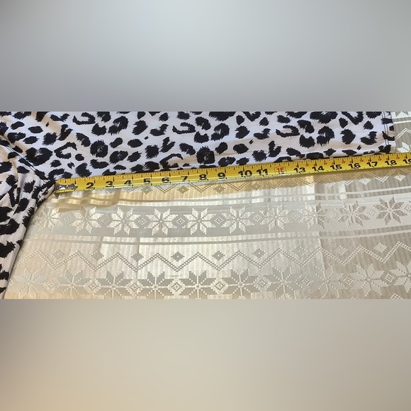 Capris Women’s Plus Curvy Leopard Print - Picture 5 of 6